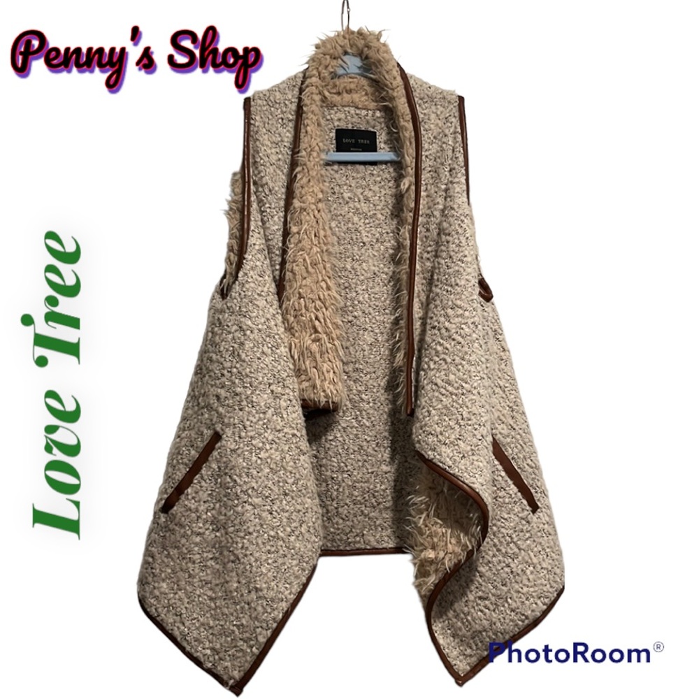 Medium Love Tree brown open front vest with faux fur and leather